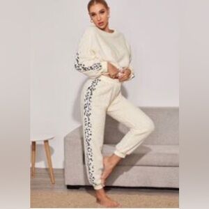 SHEIN Off White Teddy Fleece Leopard Border Print Lounge Set